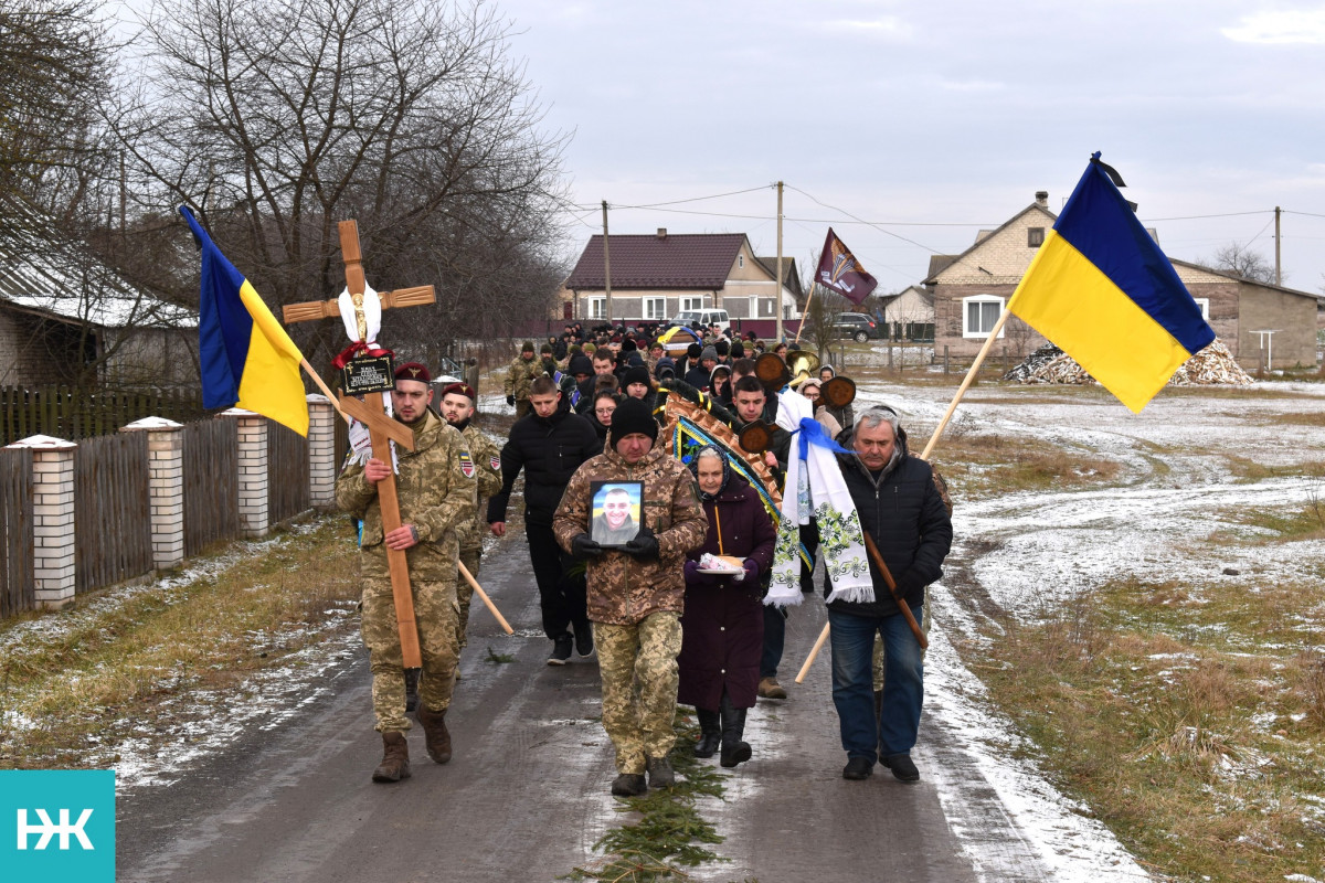 Зійшлося усе село: на Волині в останню дорогу провели полеглого на Курщині молодого Героя Сергія Зімича