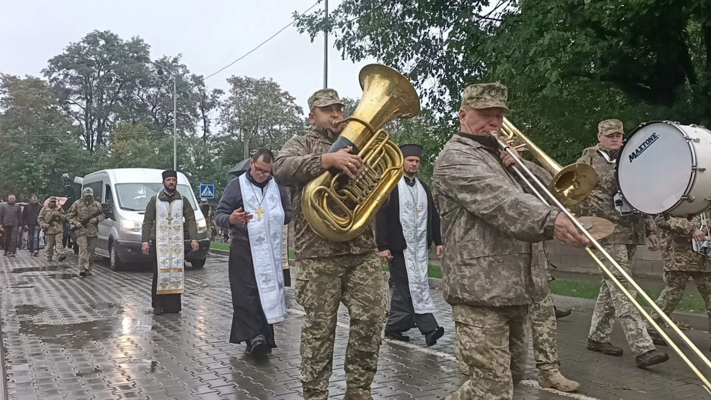 Без батька залишилося четверо дітей: на Волині попрощалися з Героєм Віталієм Сюрхою, який понад рік вважався зниклим безвісти