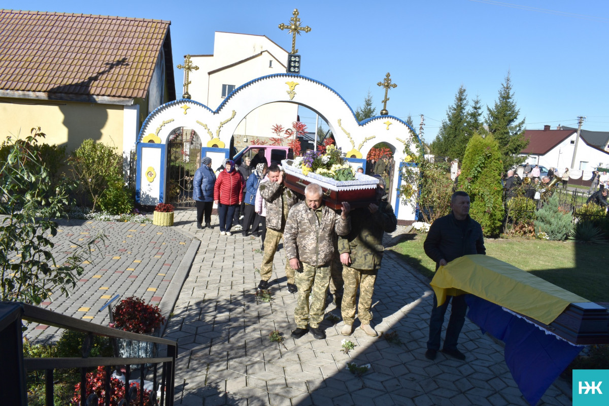 Смерть спіткала не на полі бою, а на відносно мирній території: на Волині попрощались з Героєм Іваном Андрусиком
