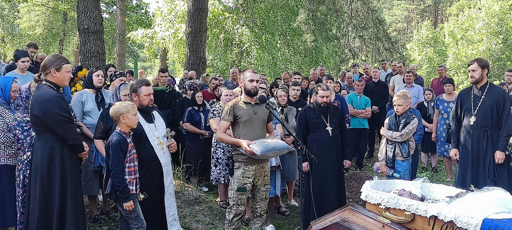 Молоде життя обірвала війна: на Волині попрощалися з Героєм Дмитром Зацерковним