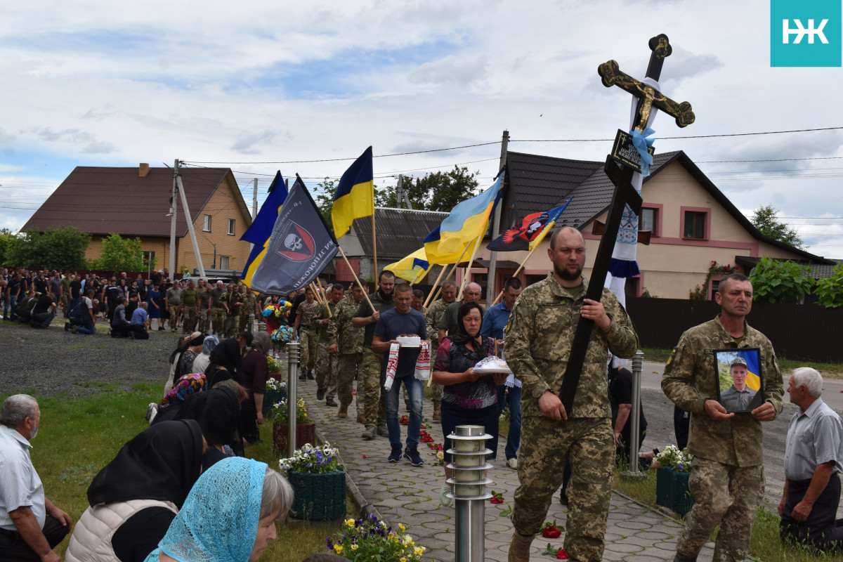 Навіки 22: на Волині усе село вийшло провести у вічність молодого Героя Артема Оласюка