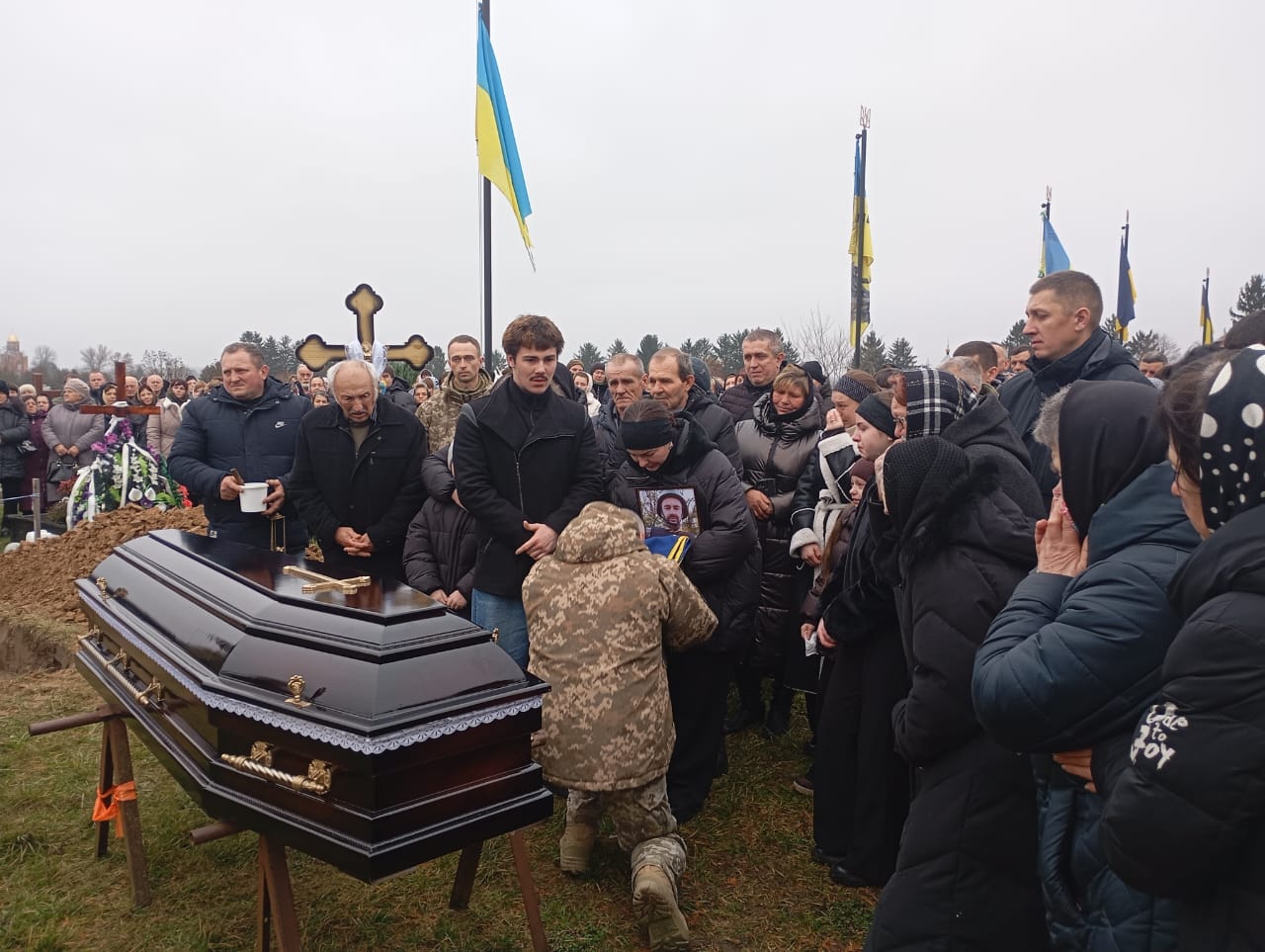 Без батька залишилося троє дітей: волиняни провели в останню дорогу Героя Тараса Парфенюка