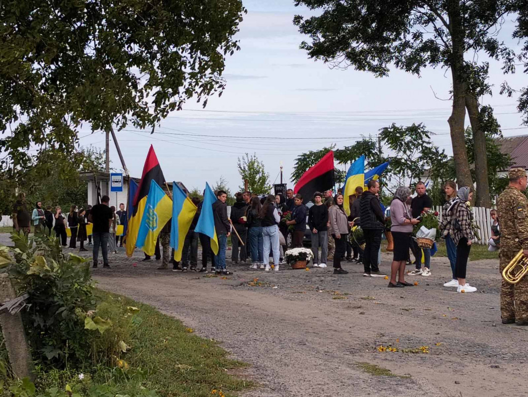 Не встиг створити сім’ю і потішити батьків онуками: на Волині поховали молодого Героя Андрія Денисюка
