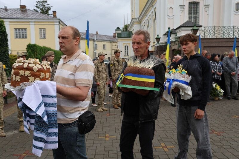 Траурний день у Луцьку: громада попрощалася з трьома захисниками України