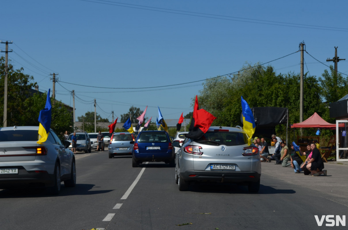 Сотні людей, прапори та квіти: востаннє додому повернувся Герой з Волині Степан Павлович