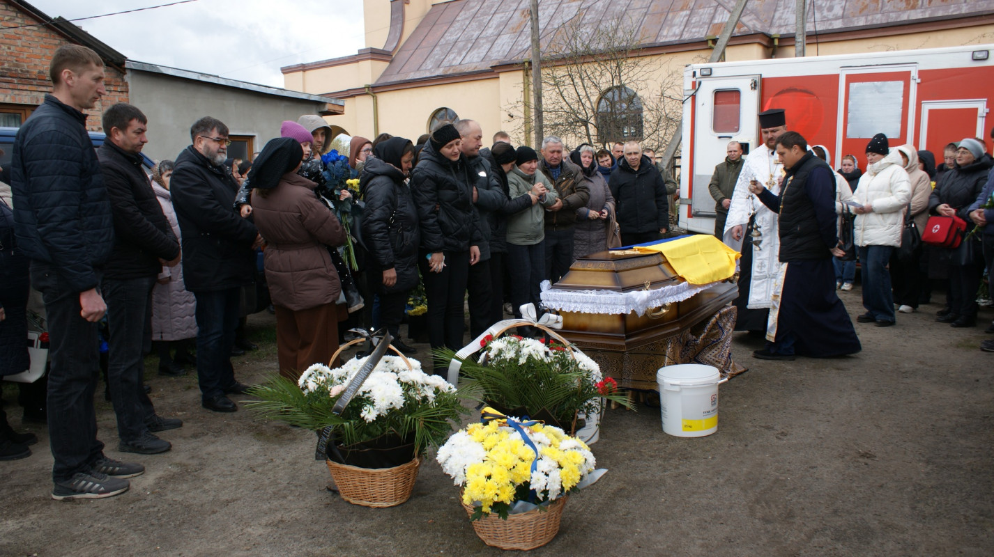 До останнього подиху – за Україну: у Луцькому районі попрощалися з Героєм Сергієм Мандзюком