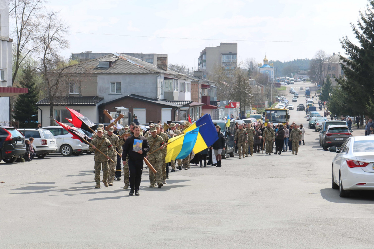 Життя присвятив порятунку інших: на Волині провели в останню дорогу воїна Олександра Батуру