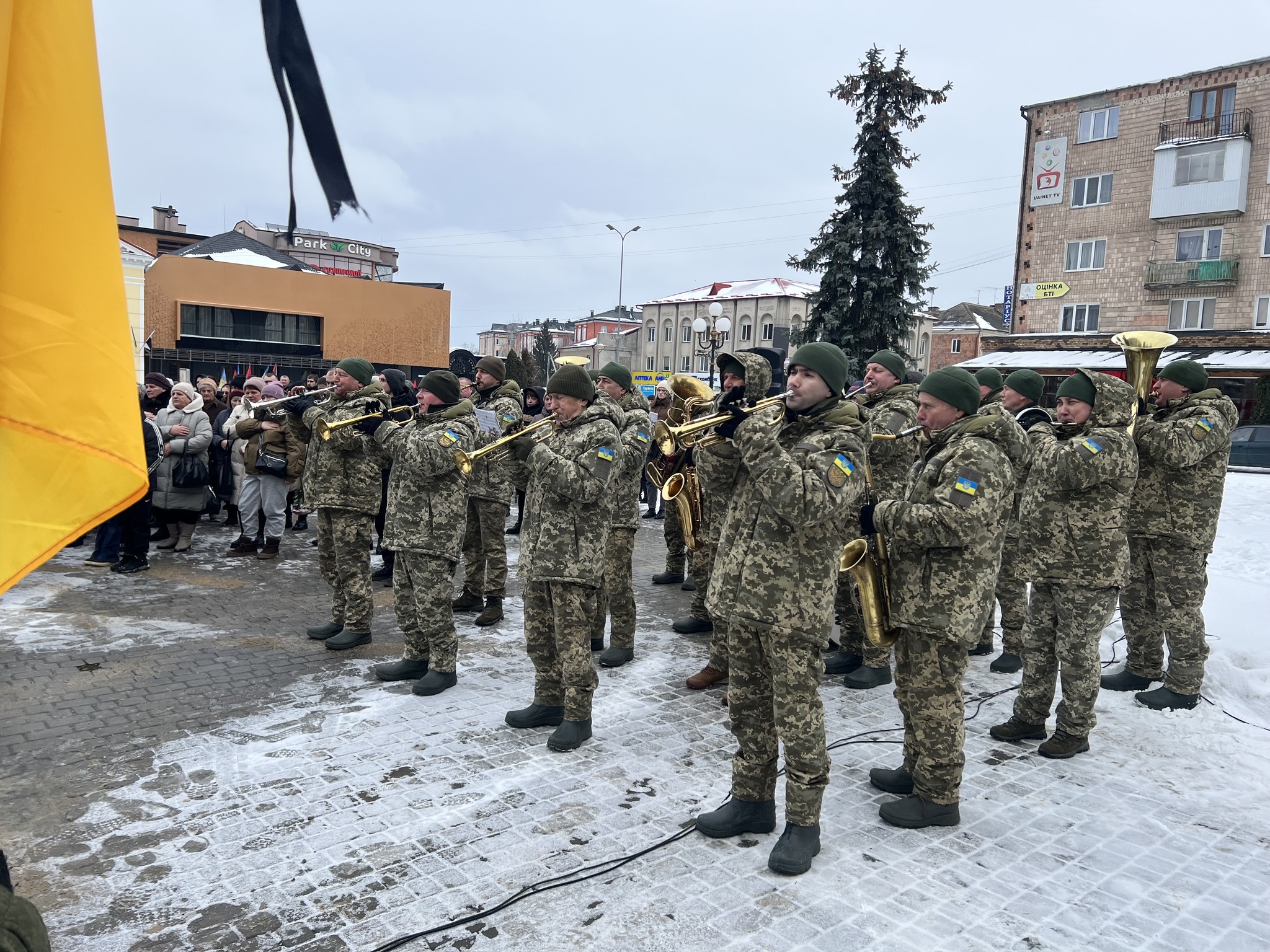 Загинув за три тижні до свого 26-річчя: на Волині в останню земну путь провели Героя Василя Гордіюка