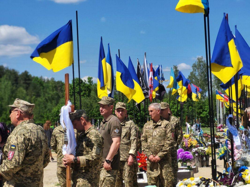 Брат-близнюк був на фронті, а він — «на щиті»: Ковель віддав останню шану 31-річному Михайлу Філіпчуку
