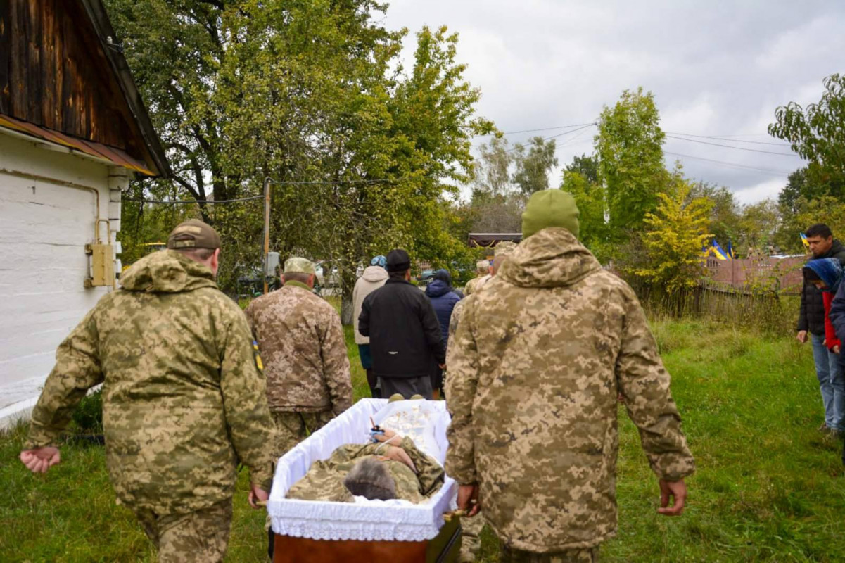 Життя обірвалося у дорозі: на Волині поховали Героя Олександра Барана