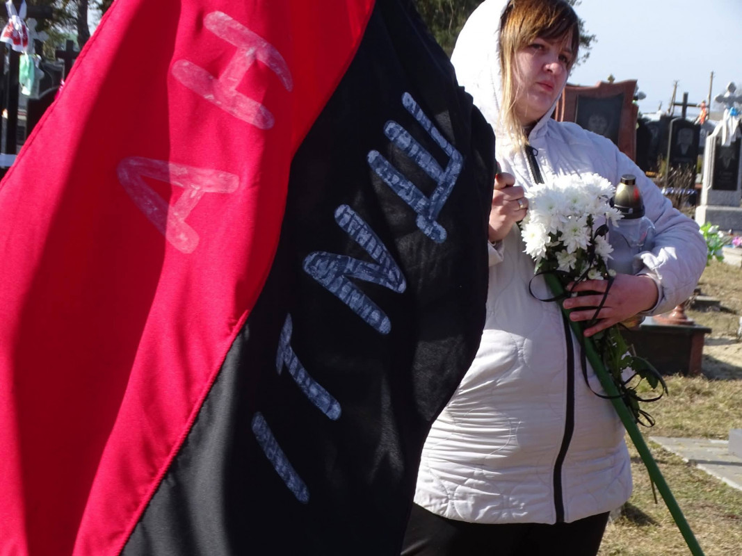 Після довгих місяців невідомості: на Волині провели в останню путь захисника Віталія Дудика