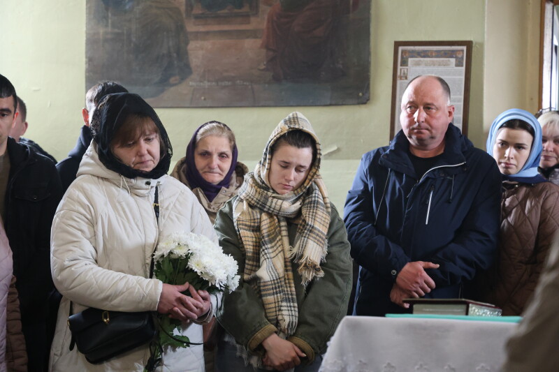 Загинув 15 місяців тому: у Луцькій громаді попрощалися з Героєм Анатолієм Бекасом. Фото