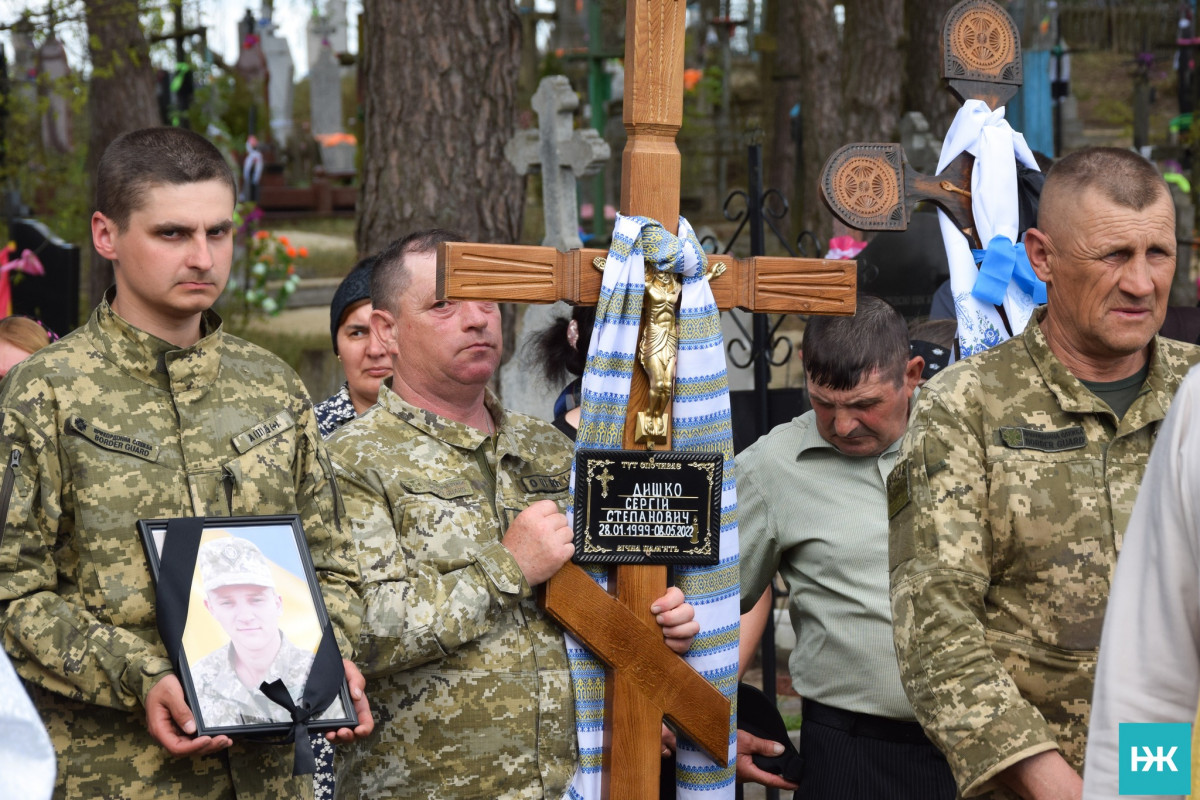 Майже через три роки тіло вдалося повернути додому: на Волині в останню дорогу провели молодого Героя Сергія Дишка