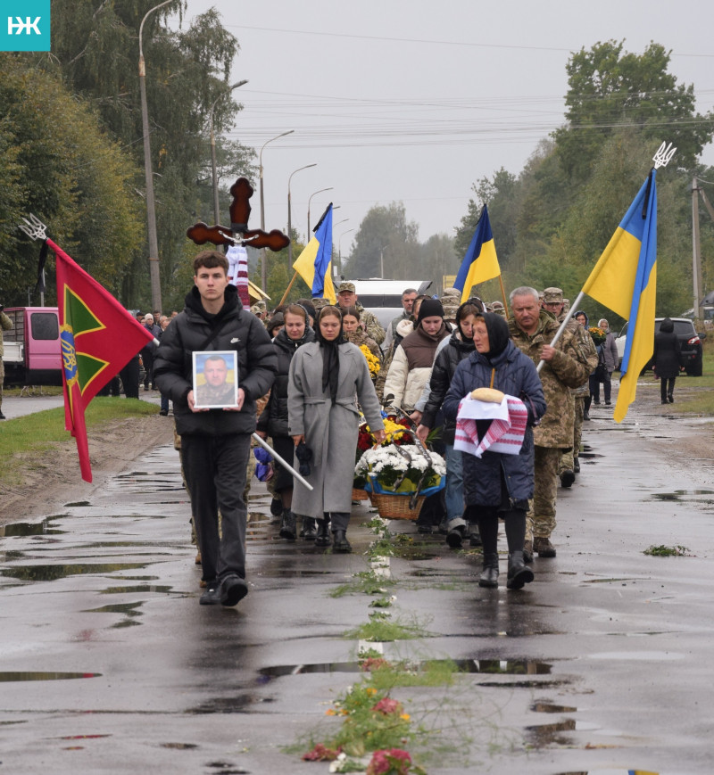 Повернувся «на щиті» після довгих місяців очікування: на Волині в останню дорогу провели Героя Володимира Губарика
