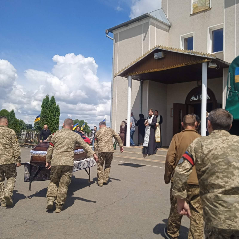 На Волині попрощалися із ветераном АТО Василем Новосадом