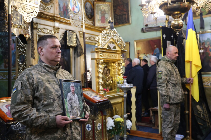 Загинув понад півтора року тому: у Луцькій громаді попрощалися з полеглим Героєм Іваном Матвіюком