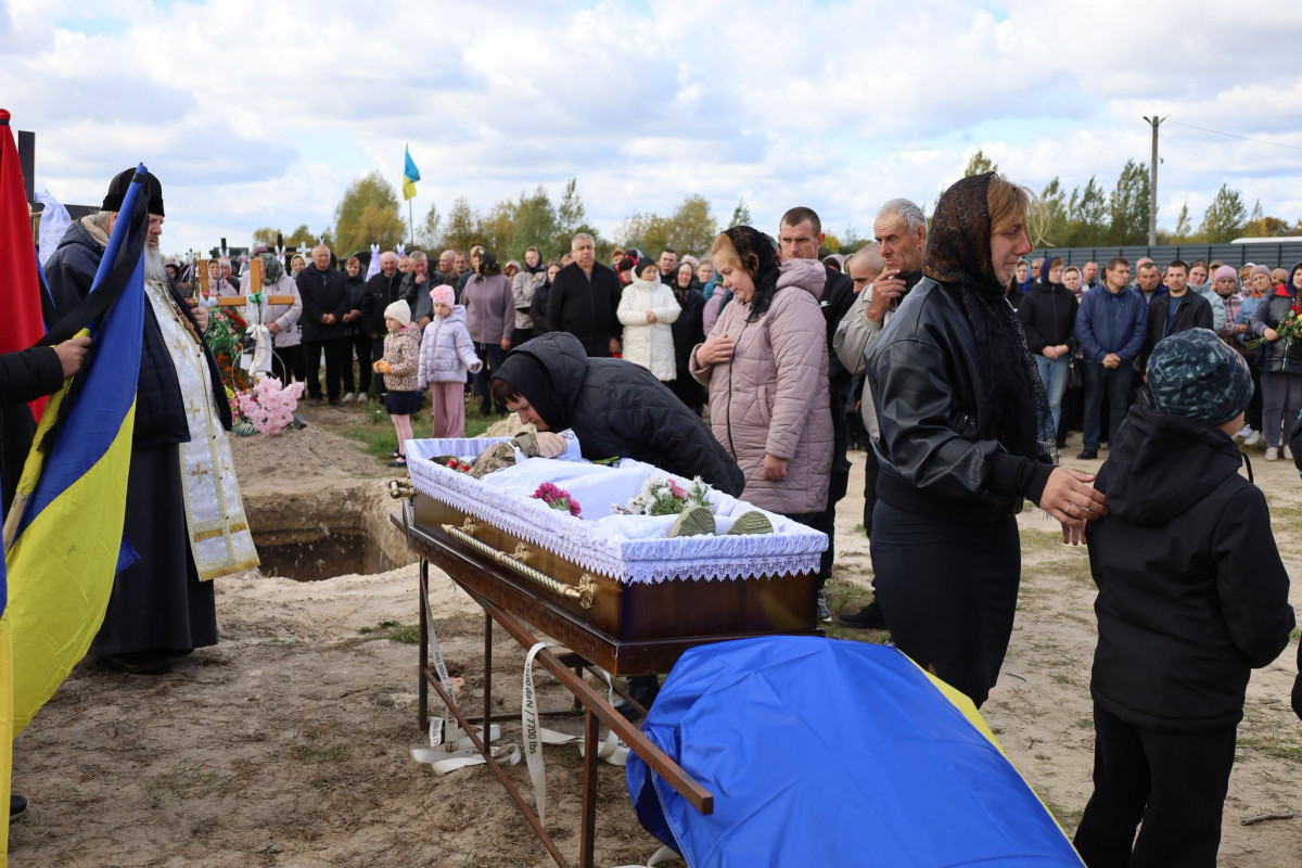 «Йому назавжди 30»: на Волині попрощалися з Героєм Романом Пилипчуком