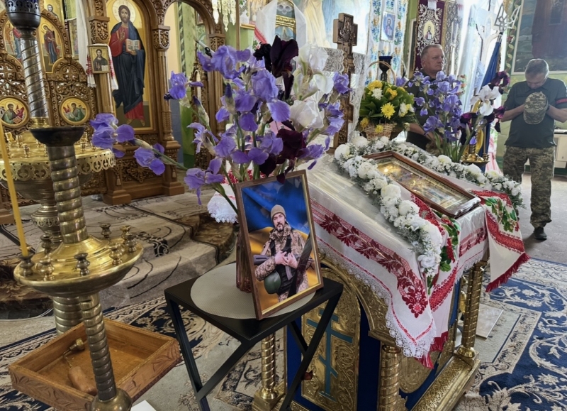 Два роки вважався безвісти зниклим: на Волині попрощалися з Героєм Віктором Шоломом