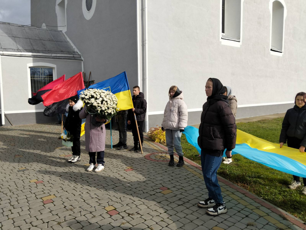 Довгий час вважався безвісти зниклим: на Волині в останню путь провели Героя Віталія Бомазюка
