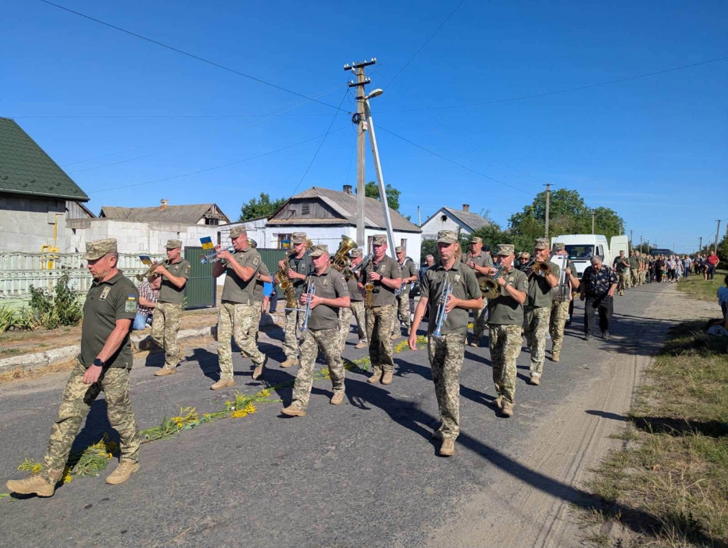 Півторарічний син більше не обійме батька: на Волині попрощалися з 30-річним воїном Віталієм Ксьондзиком