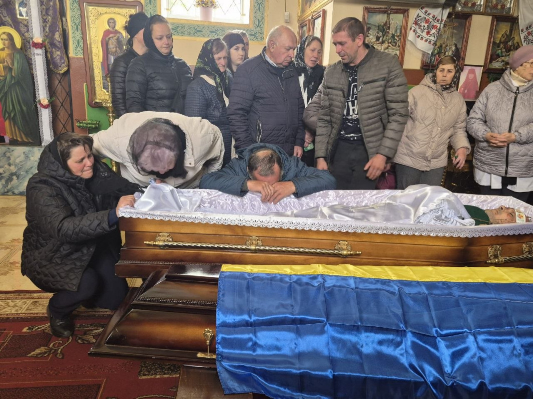 Громада на Волині віддала останню шану загиблому Герою Віктору Гошку