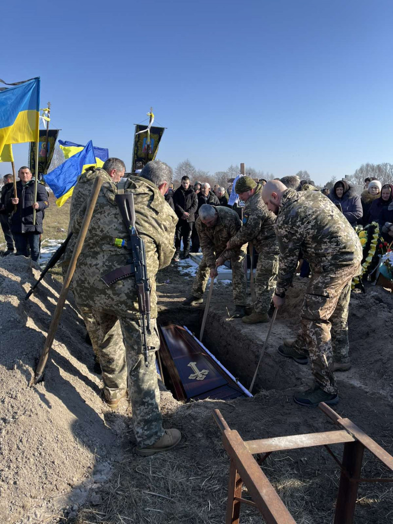 Навіки 40: на Волині прощалися із захисником Віталієм Потапчуком