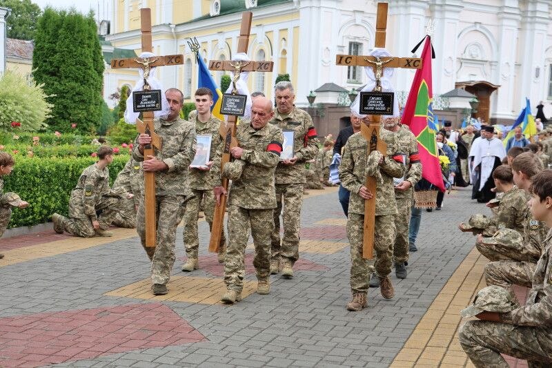 Траурний день у Луцьку: громада попрощалася з трьома захисниками України
