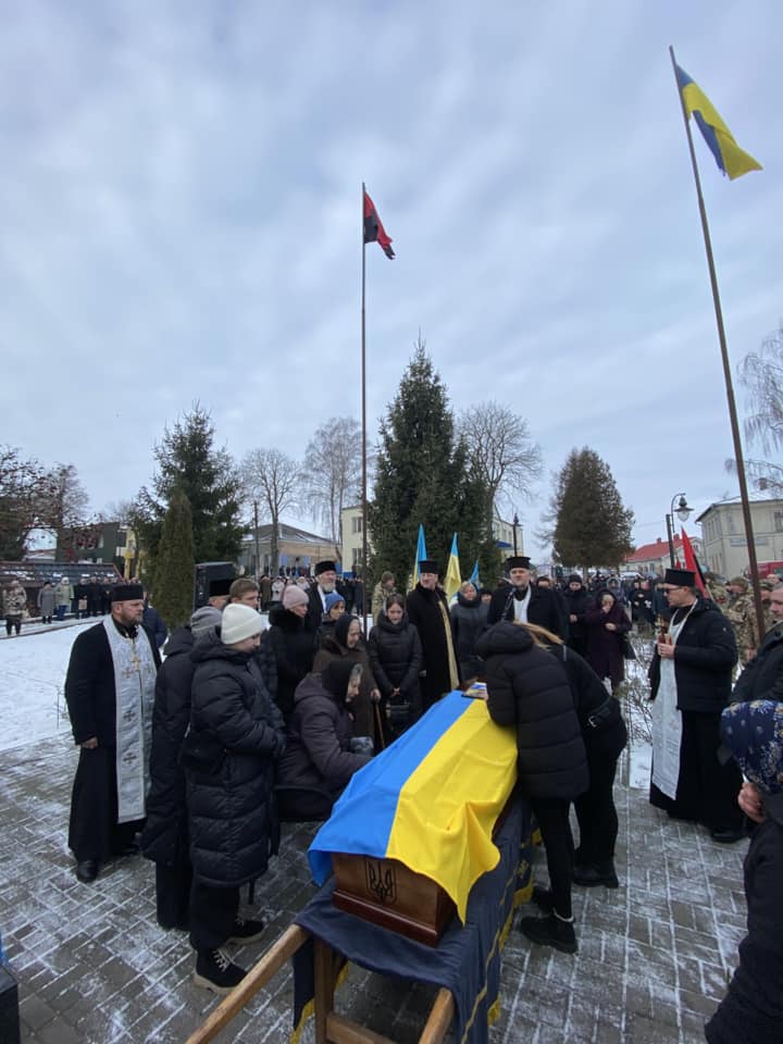 Загинув у бою на Покровському напрямку: у Луцькому районі прощаються із Героєм Андрієм Головчуном