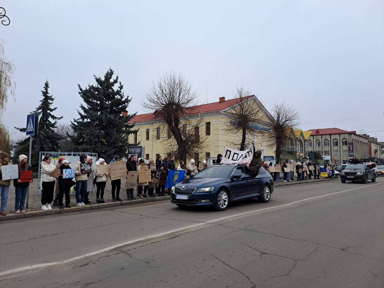 «Не мовчи! Полон вбиває»: на Волині пройшла акція підтримки полонених бійців полку «Азов»