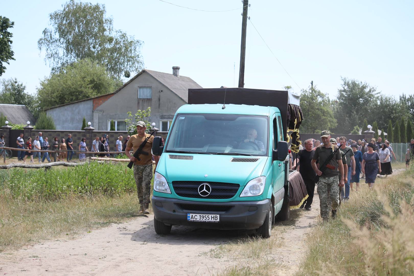 8 місяців вважався зниклим безвісти: на Волині в останню путь провели Героя Анатолія Янчука