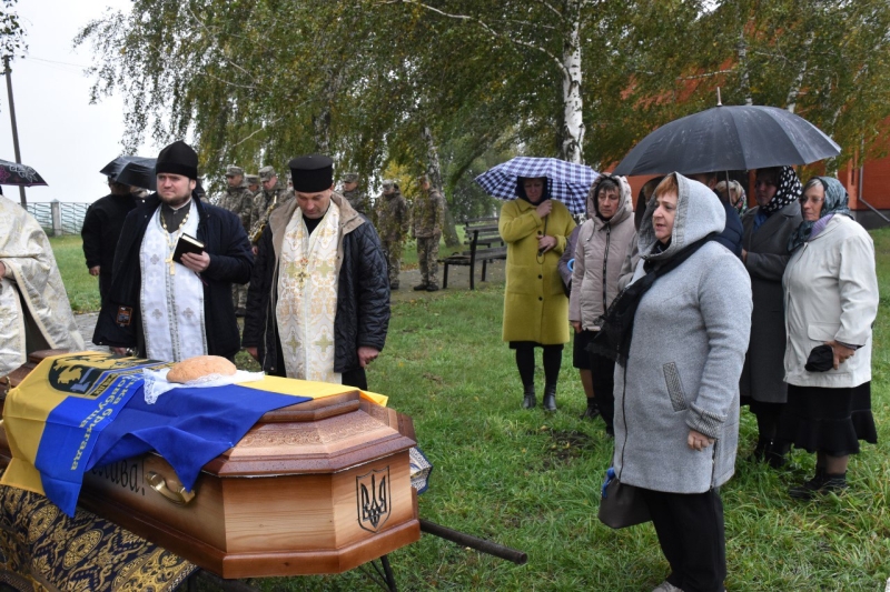 Більше року вважався зниклим безвісти: на Волині прощалися з Героєм Ігорем Пархомюком