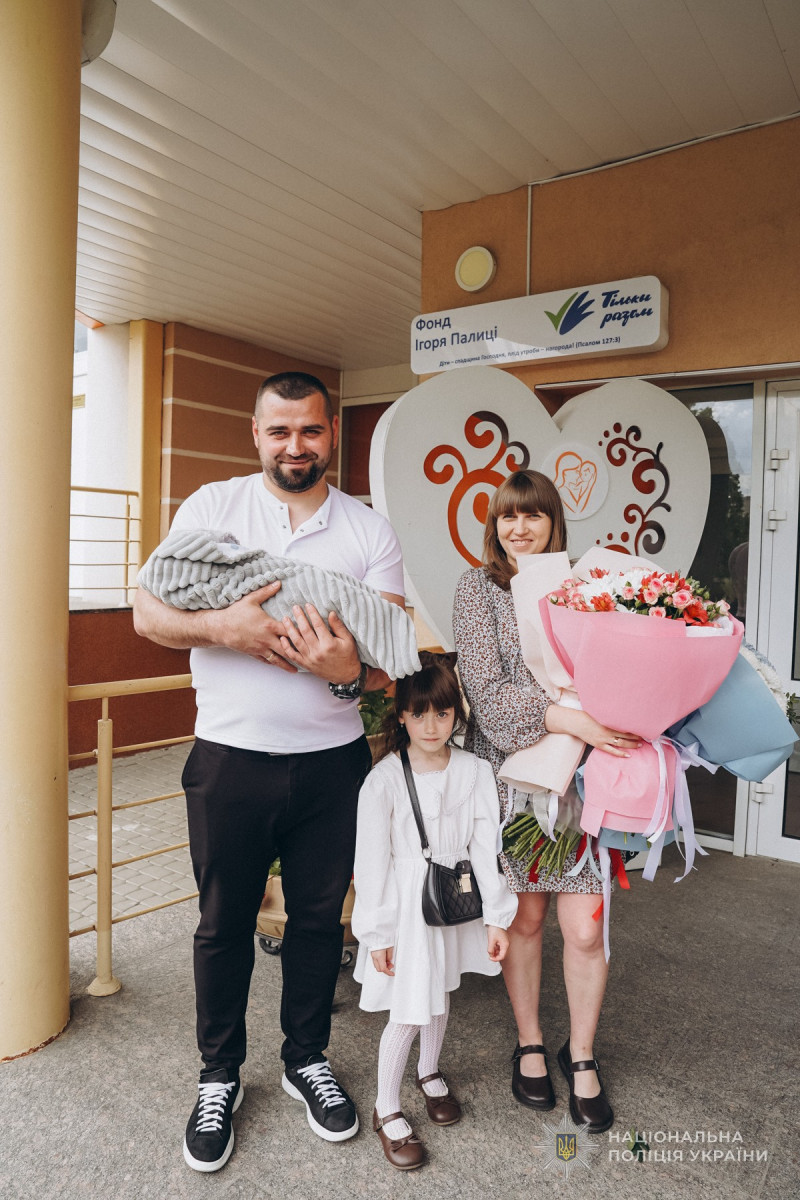 Вдруге став батьком: у родині волинського поліцейського-добровольця народився син