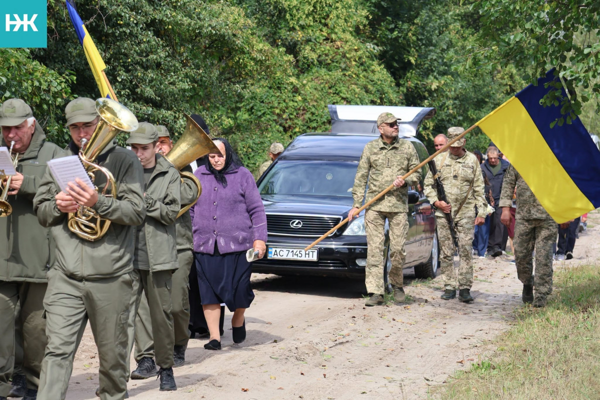 У громаді на Волині попрощалися із загиблим на Сумщині захисником Володимиром Хвесиком