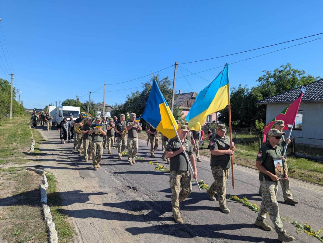 Півторарічний син більше не обійме батька: на Волині попрощалися з 30-річним воїном Віталієм Ксьондзиком