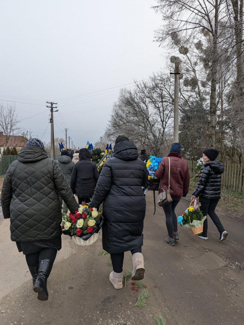 Завжди був готовий допомогти: на Волині провели в останню дорогу загиблого воїна Івана Оніщука