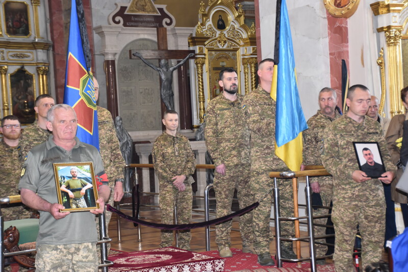 Загинули понад рік тому: у Луцьку попрощалися з двома Героями Андрієм Кравчуком та Романом Смалем