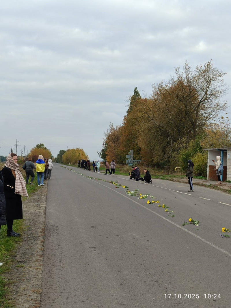 Його життя обірвалося на полі бою: на Волині в останню земну дорогу провели загиблого Героя Олександра Пальшина