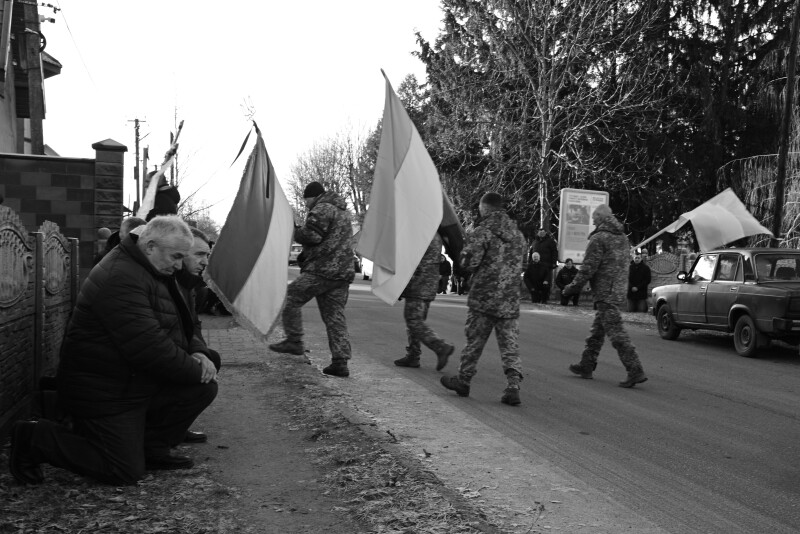 Загинув понад півтора року тому: лучани попрощалися з Героєм Олександром Приступою