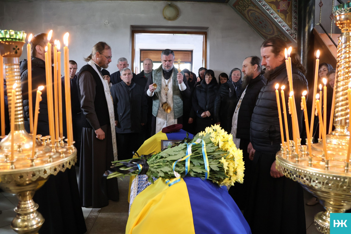 Біль двох сіл: на Волині провели в останню путь воїна Володимира Ридчука