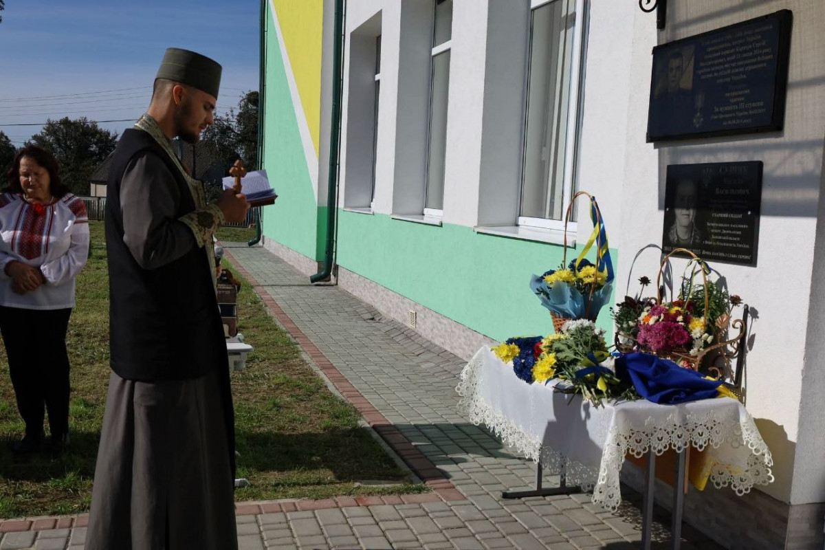 У громаді на Волині відкрили меморіальні дошки чотирьом полеглим захисникам-випусникам