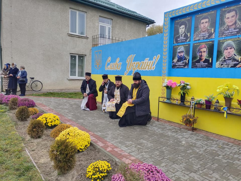 Лише через десять днів побратими змогли забрати його тіло з поля бою: на Волині поховали Героя Михайла Вацика