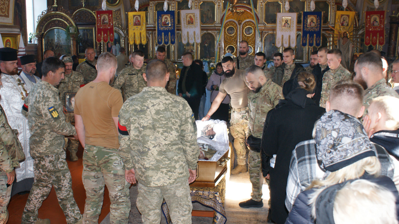 Це був справжній командир, яких мало: на Волині провели в останню дорогу «Народного Героя України» Павла Чайку