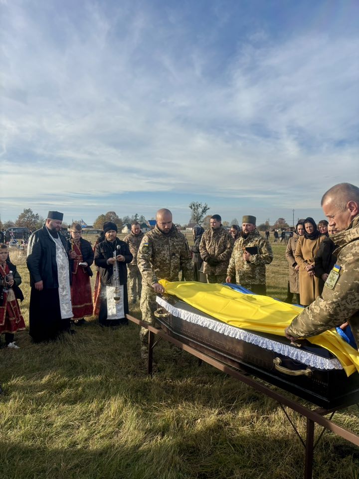 До останнього подиху боронив Україну: на Волині попрощалися із загиблим Героєм Іваном Кіпенем
