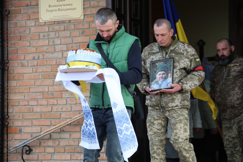 Загинув понад рік тому: у Луцькій громаді поховали 30-річного воїна Андрія Бондаря