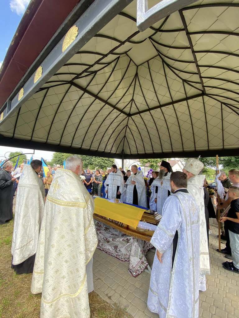 Вічна дорога додому: Волинь попрощалася з полеглим захисником Миколою Корукою