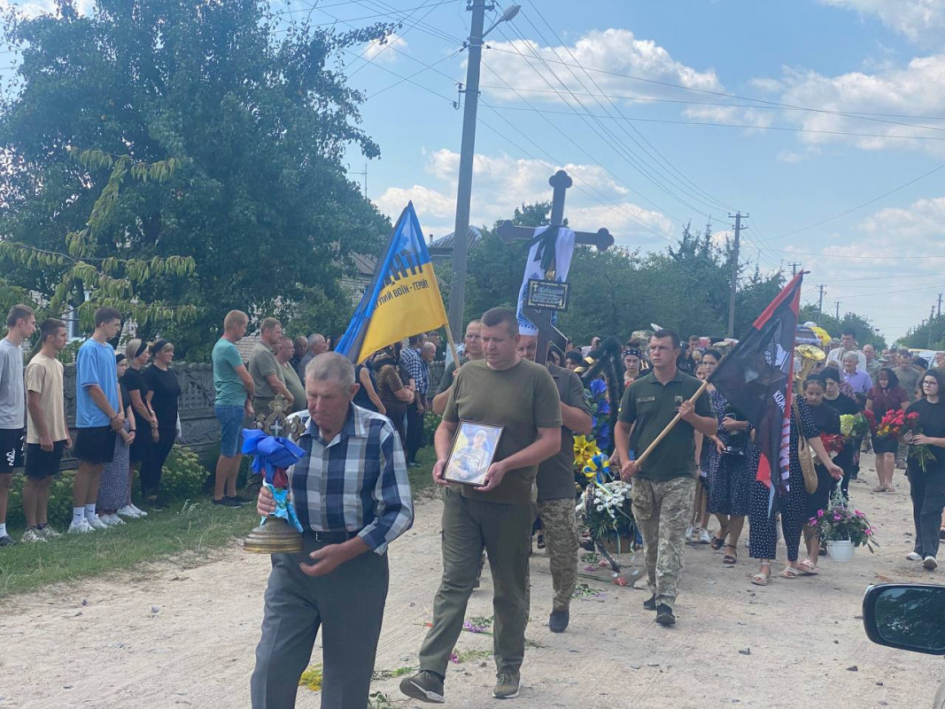 Двоє дітей залишилися без тата: на Волині провели в останню путь військовослужбовця Миколу Ковальчука