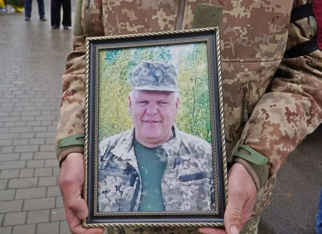 Без батька залишився син: волиняни попрощалися із загиблим захисником Петром Бондарєвим