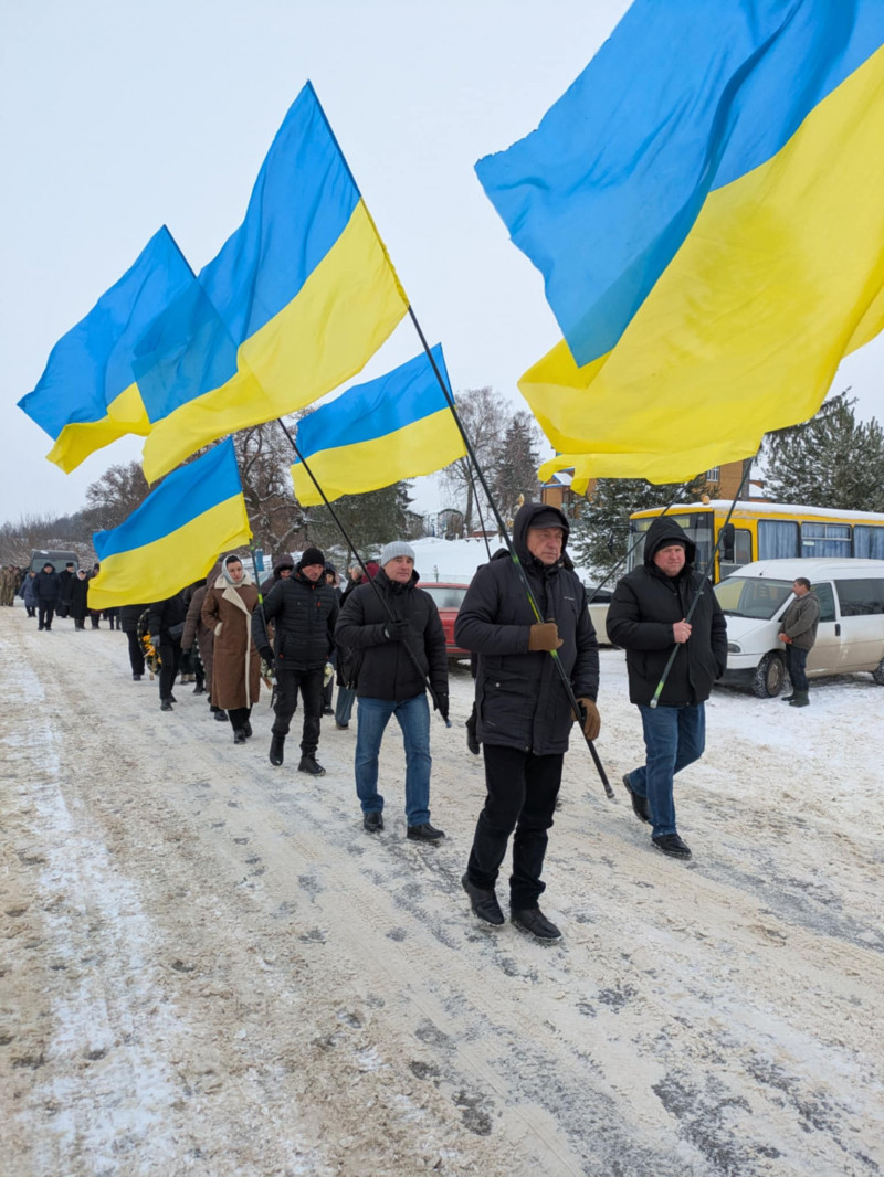 З перших днів війни став на захист України: на Волині провели в останню путь воїна Миколу Положевця