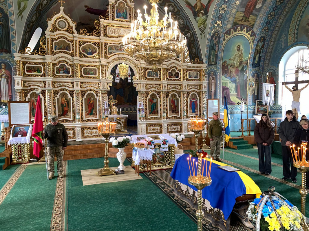 Загинув понад рік тому: у Луцькому районі провели в останню путь захисника Юрія Бондарука