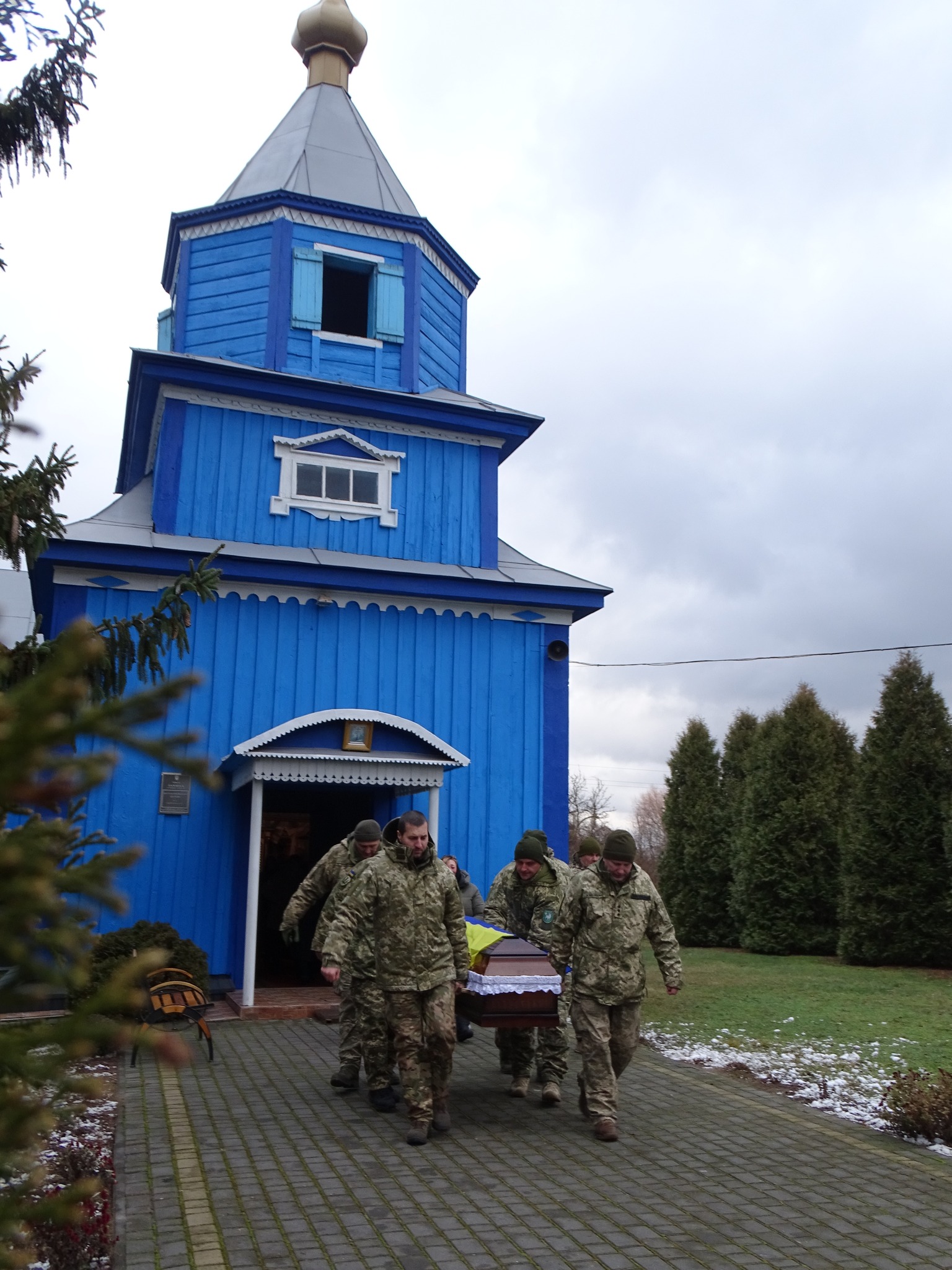 Боронив рідну землю упродовж двадцяти місяців: на Волині в останню земну дорогу провели Ігоря Корицького